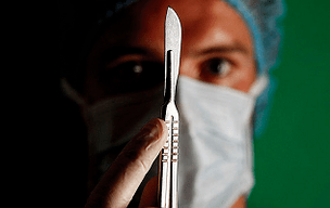Surgeon amadekirina operasyonek ji bo zêdekirina endamê